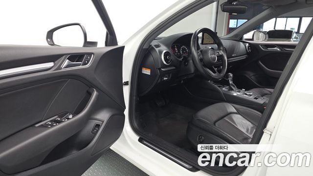 Audi A3 2018 — photo 13