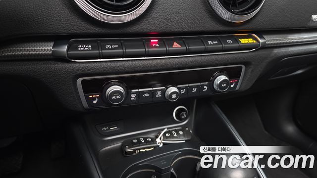 Audi A3 2018 — photo 25