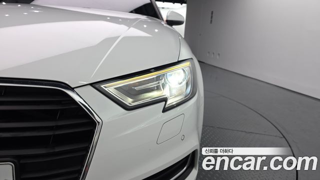 Audi A3 2018 — photo 8