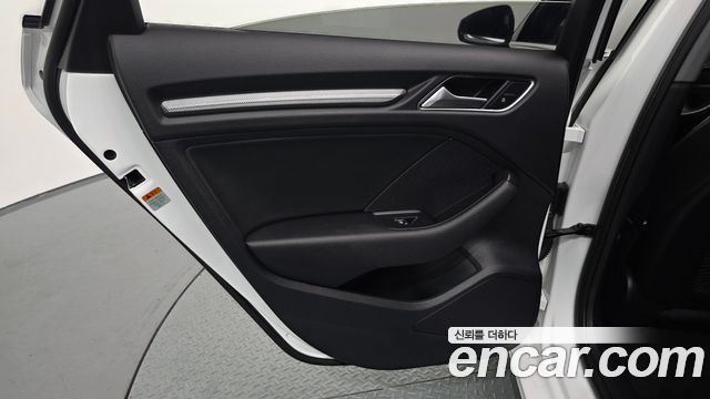 Audi A3 2018 — photo 15