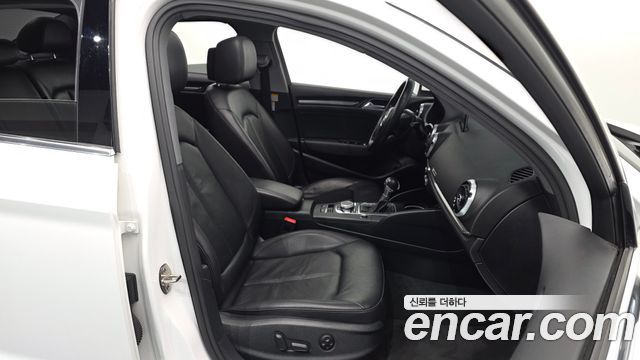 Audi A3 2018 — photo 16