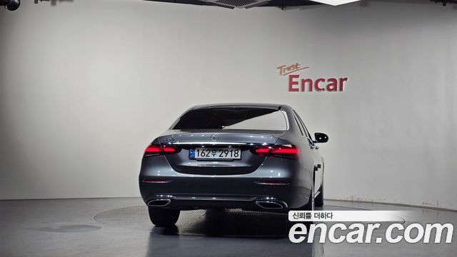 Mercedes-Benz E-Class 2022 — photo 4