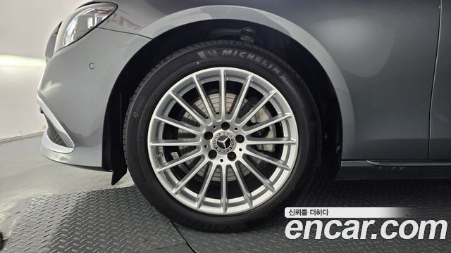 Mercedes-Benz E-Class 2022 — photo 5