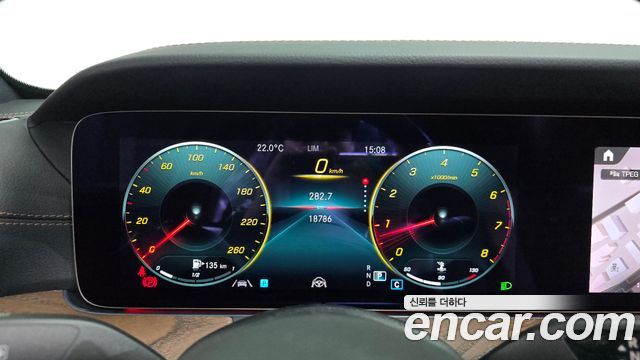 Mercedes-Benz E-Class 2022 — photo 8