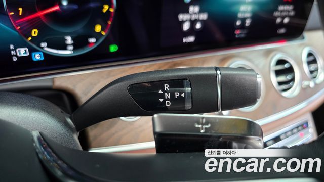 Mercedes-Benz E-Class 2022 — photo 9