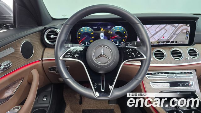 Mercedes-Benz E-Class 2022 — photo 13