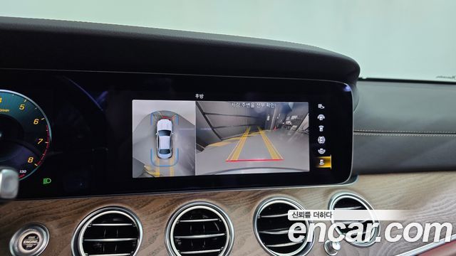 Mercedes-Benz E-Class 2022 — photo 14
