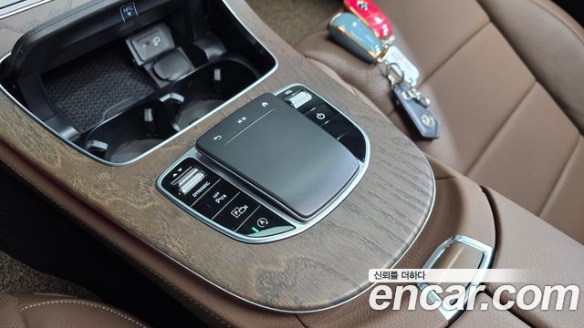 Mercedes-Benz E-Class 2022 — photo 15