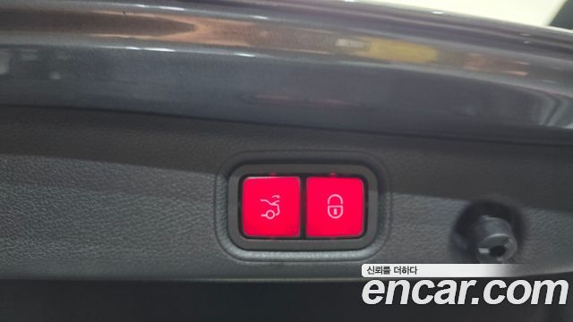 Mercedes-Benz E-Class 2022 — photo 17