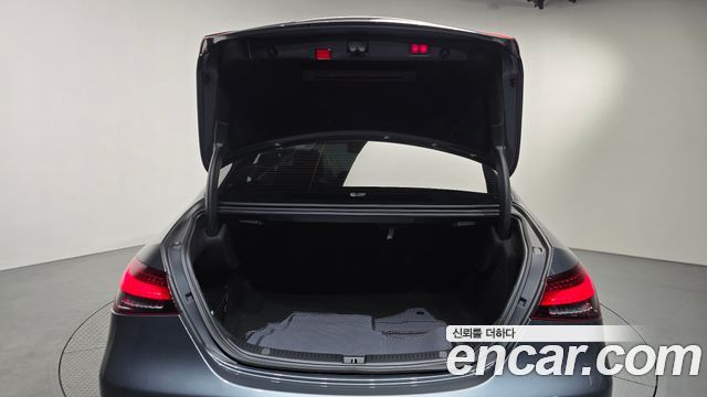 Mercedes-Benz E-Class 2022 — photo 19