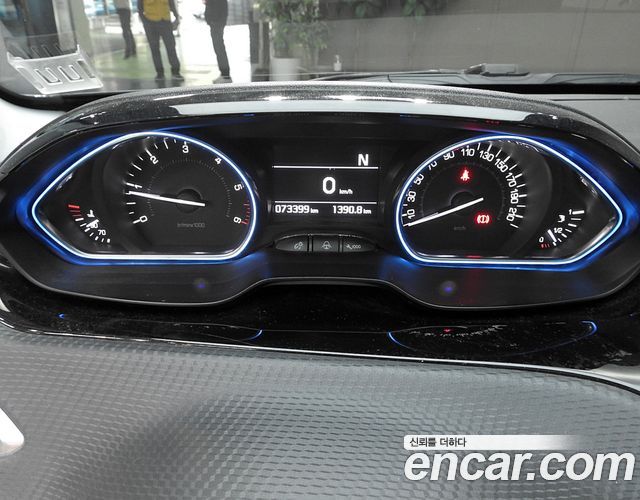 Peugeot 2008 2016 — photo 8