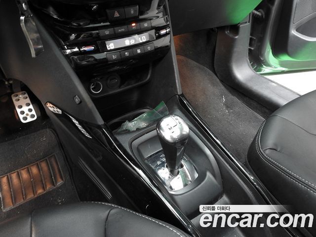 Peugeot 2008 2016 — photo 9