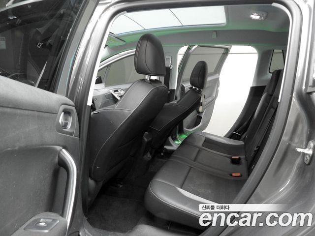 Peugeot 2008 2016 — photo 11
