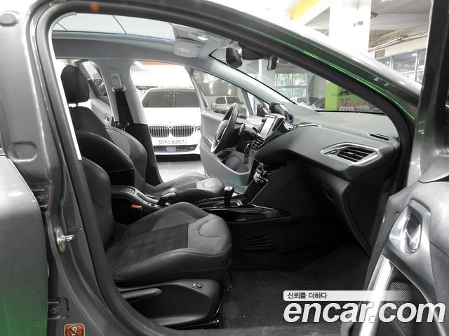 Peugeot 2008 2016 — photo 12