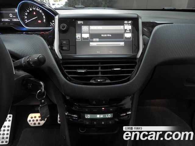 Peugeot 2008 2016 — photo 14