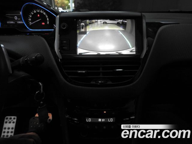 Peugeot 2008 2016 — photo 15
