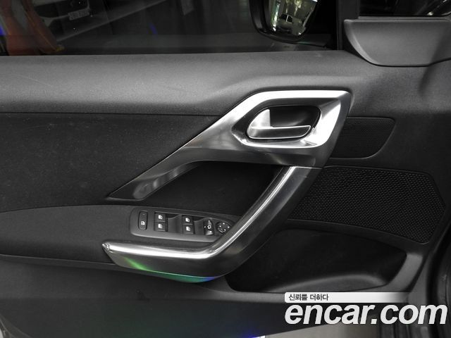 Peugeot 2008 2016 — photo 17