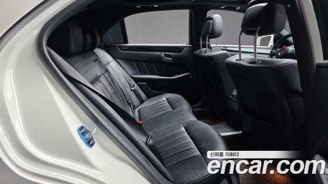 Mercedes-Benz E-Class 2016 — photo 11