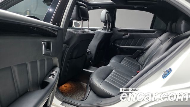 Mercedes-Benz E-Class 2016 — photo 12
