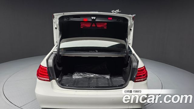 Mercedes-Benz E-Class 2016 — photo 20