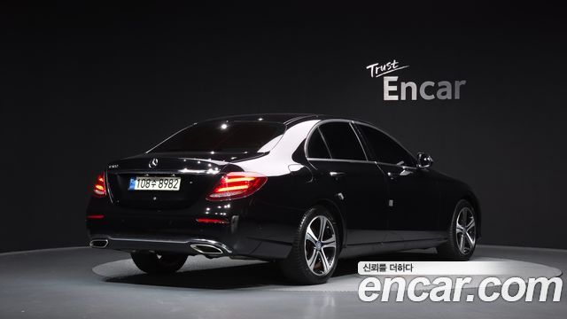 Mercedes-Benz E-Class 2017 — photo 2