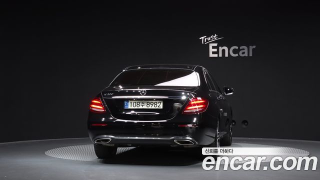 Mercedes-Benz E-Class 2017 — photo 4