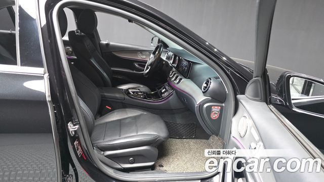 Mercedes-Benz E-Class 2017 — photo 11
