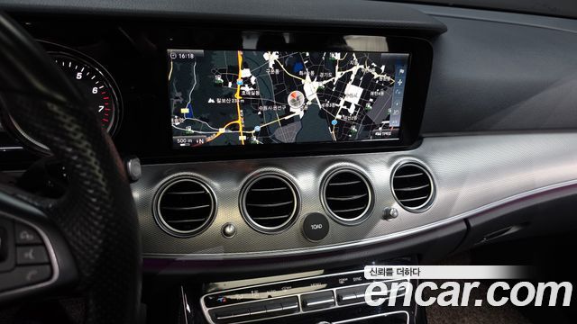 Mercedes-Benz E-Class 2017 — photo 14