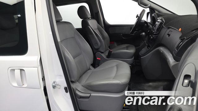 Hyundai Starex 2016 — photo 17
