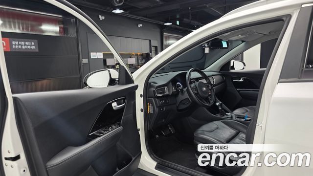 Kia Niro 2017 — photo 13