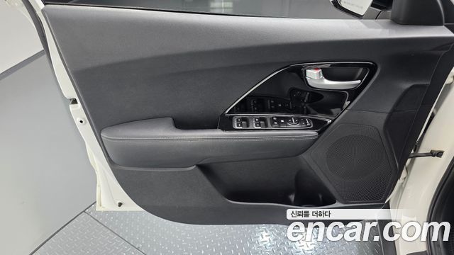 Kia Niro 2017 — photo 14