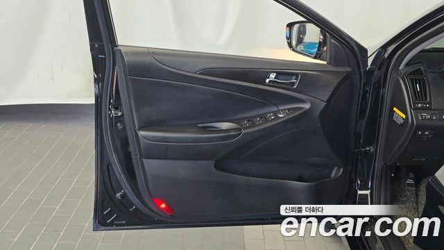 Hyundai Sonata 2012 — photo 14