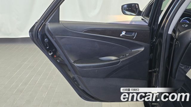 Hyundai Sonata 2012 — photo 15