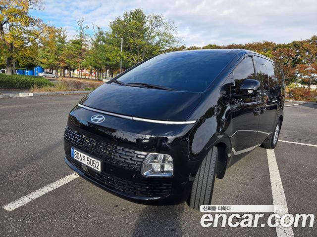 Hyundai Staria 2025 — photo 1
