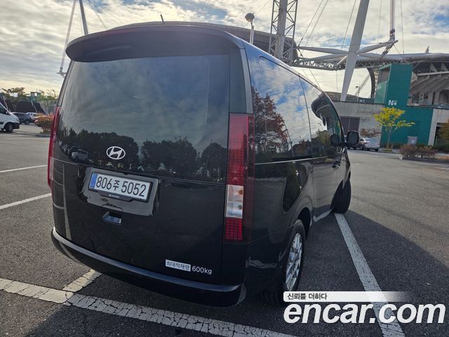 Hyundai Staria 2025 — photo 2