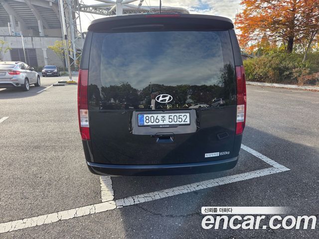 Hyundai Staria 2025 — photo 4