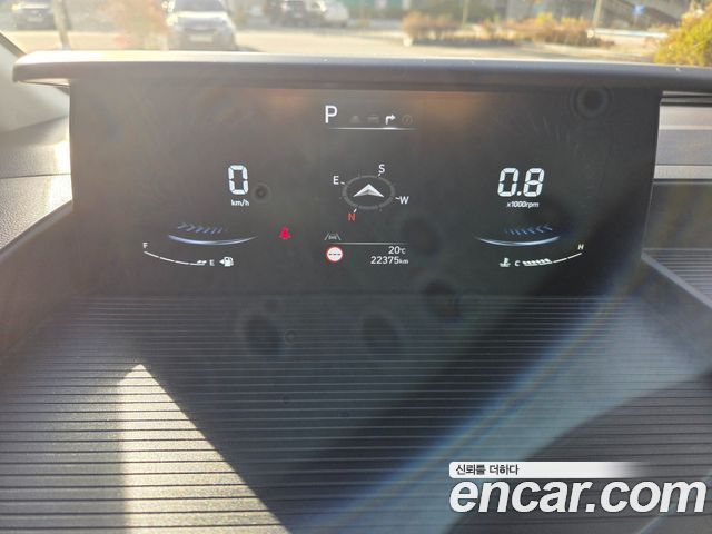 Hyundai Staria 2025 — photo 8