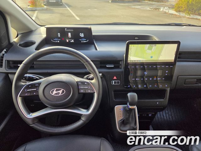 Hyundai Staria 2025 — photo 9