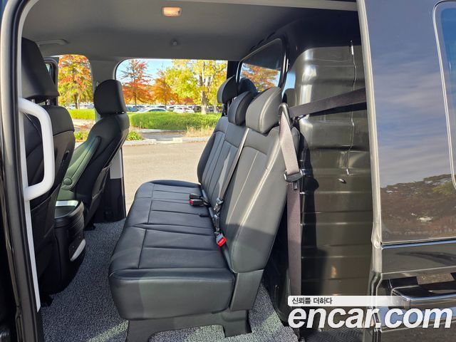Hyundai Staria 2025 — photo 10