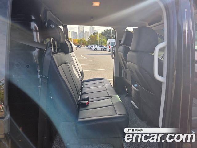 Hyundai Staria 2025 — photo 12