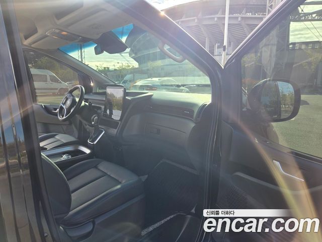 Hyundai Staria 2025 — photo 13