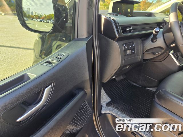 Hyundai Staria 2025 — photo 14