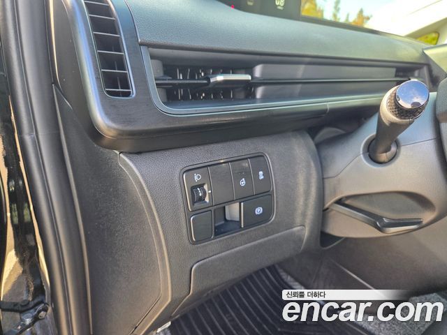 Hyundai Staria 2025 — photo 15