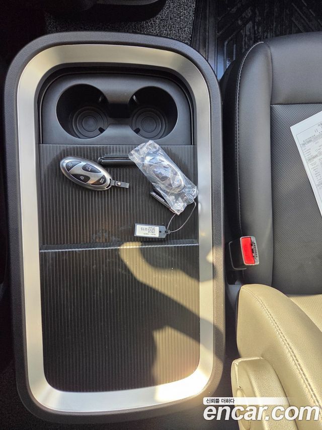 Hyundai Staria 2025 — photo 16