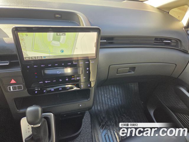 Hyundai Staria 2025 — photo 18