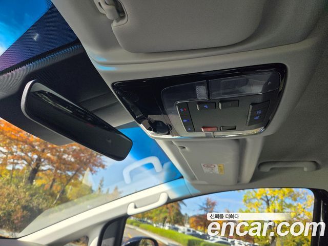 Hyundai Staria 2025 — photo 19