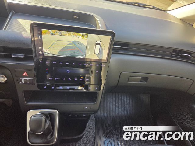 Hyundai Staria 2025 — photo 20
