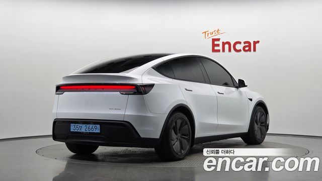 Tesla Model Y 2025 — photo 2