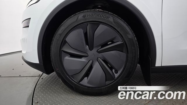 Tesla Model Y 2025 — photo 5