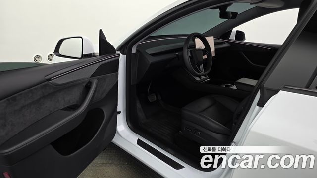 Tesla Model Y 2025 — photo 13